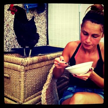 Dame et poulet