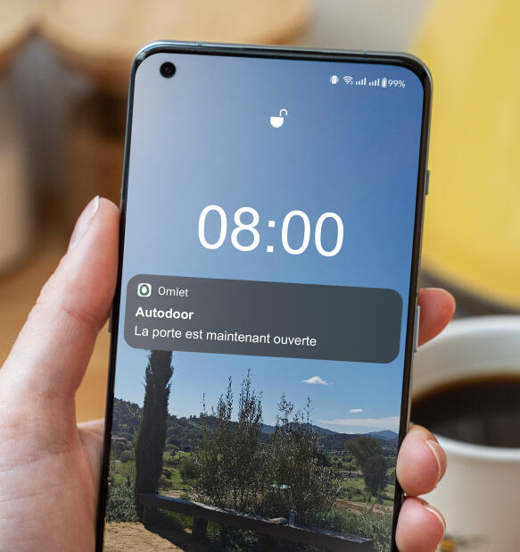 Téléphone intelligent avec notification de porte ouverte