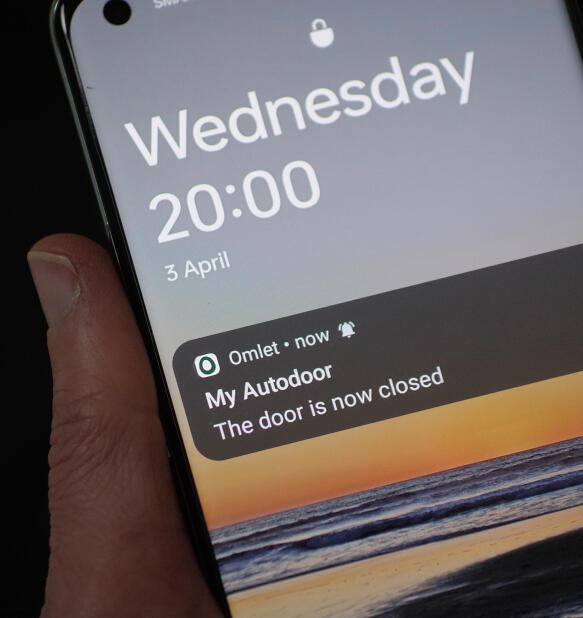 Téléphone intelligent avec Autodoor notifications d'état